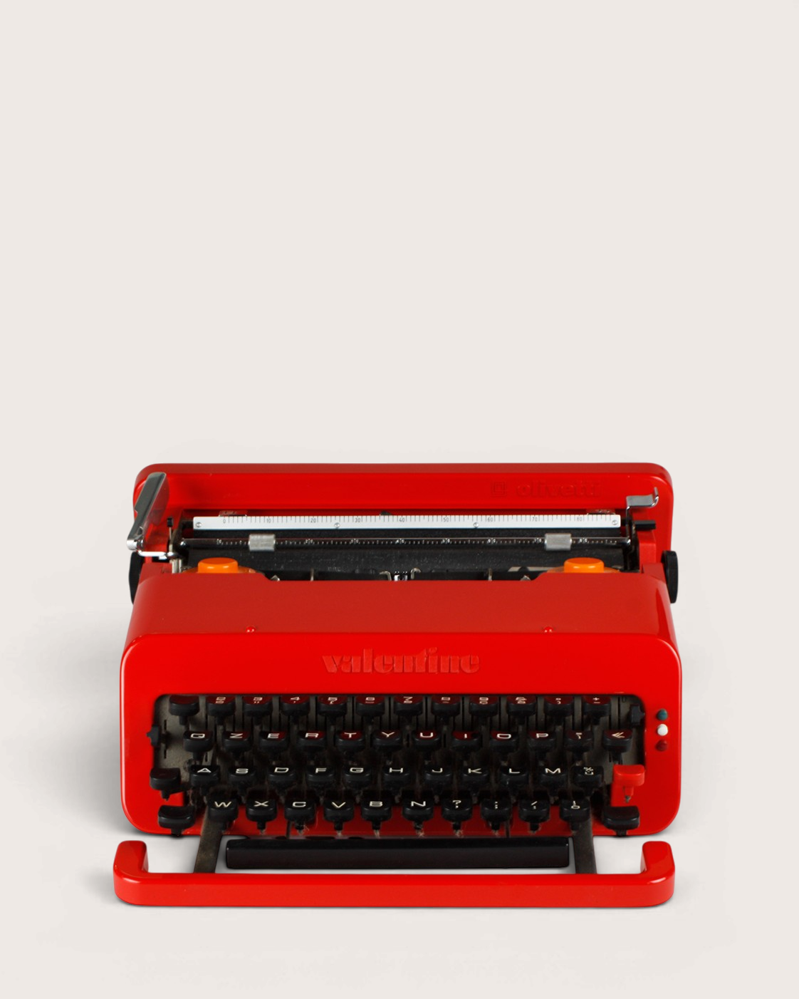 Macchina da scrivere Valentine – Ettore Sottsass, Perry A. King e Alberto Leclerc per Olivetti