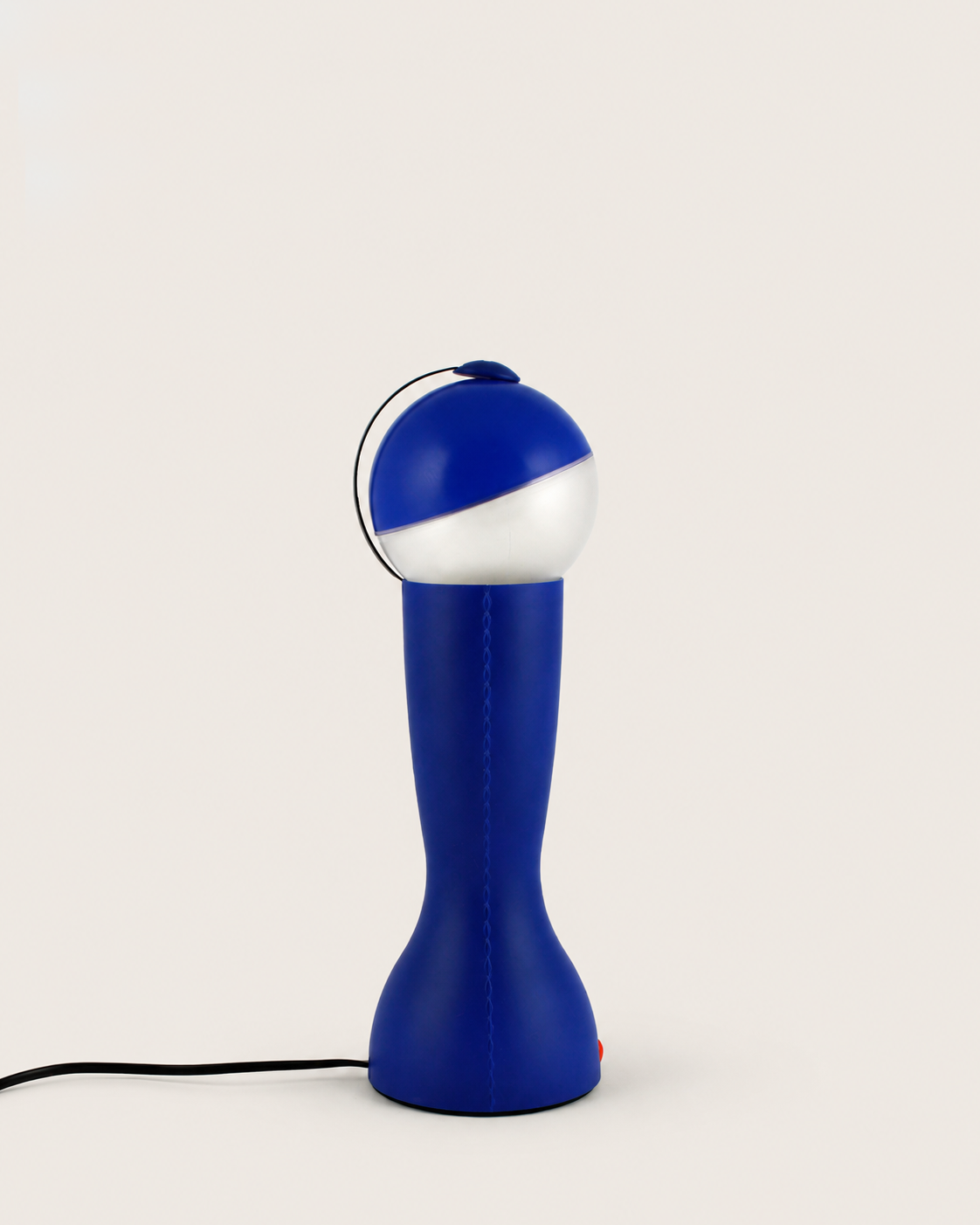 Coppia di lampade da tavolo Gilda Artemide 1993 – vista laterale
