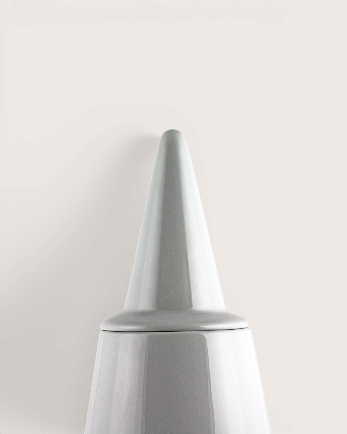 Vaso con coperchio 100% Make-Up – Alessandro Mendini per Alessi