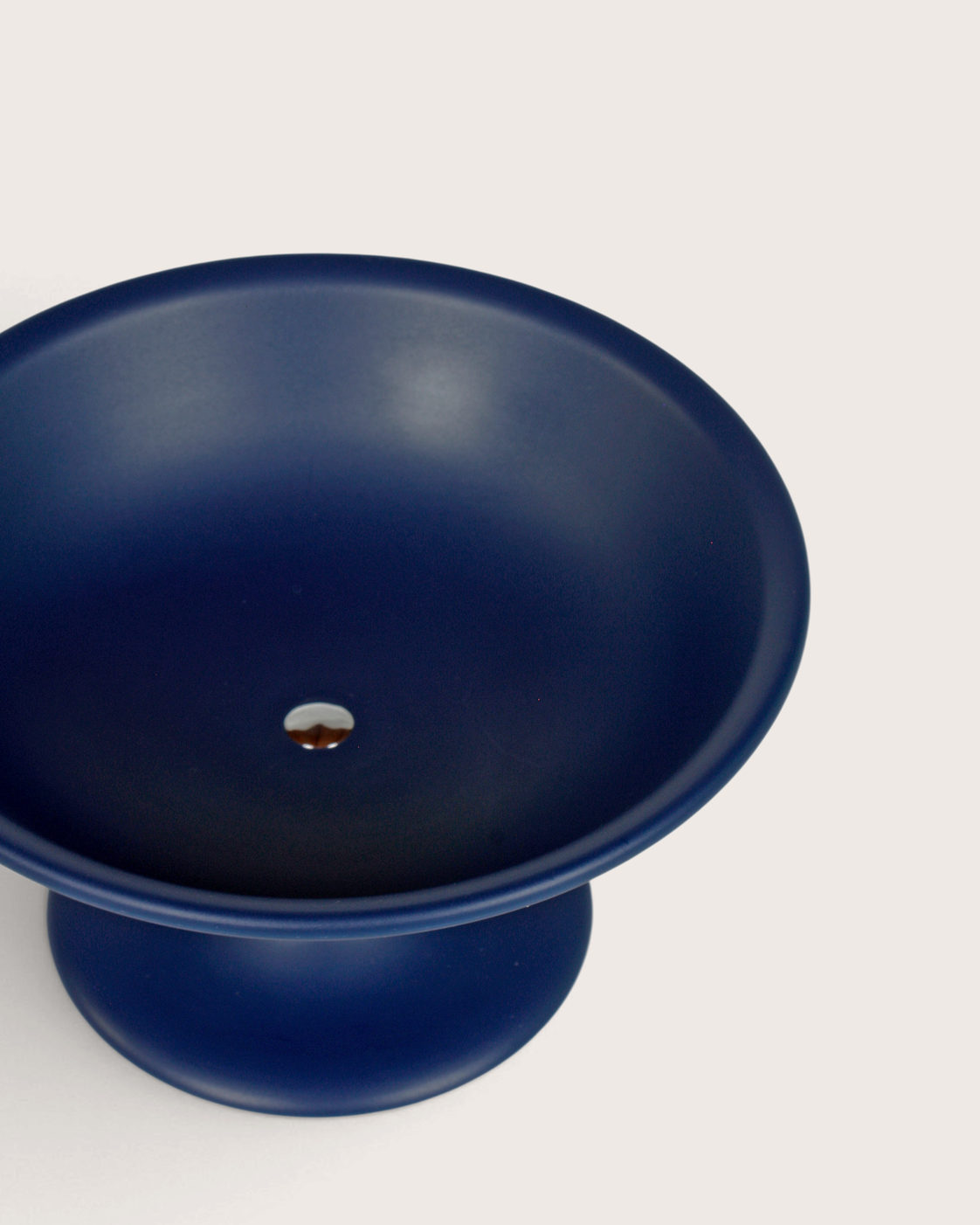 Alzatina One-dish EM05 AZ – Enzo Mari per Alessi - dettaglio