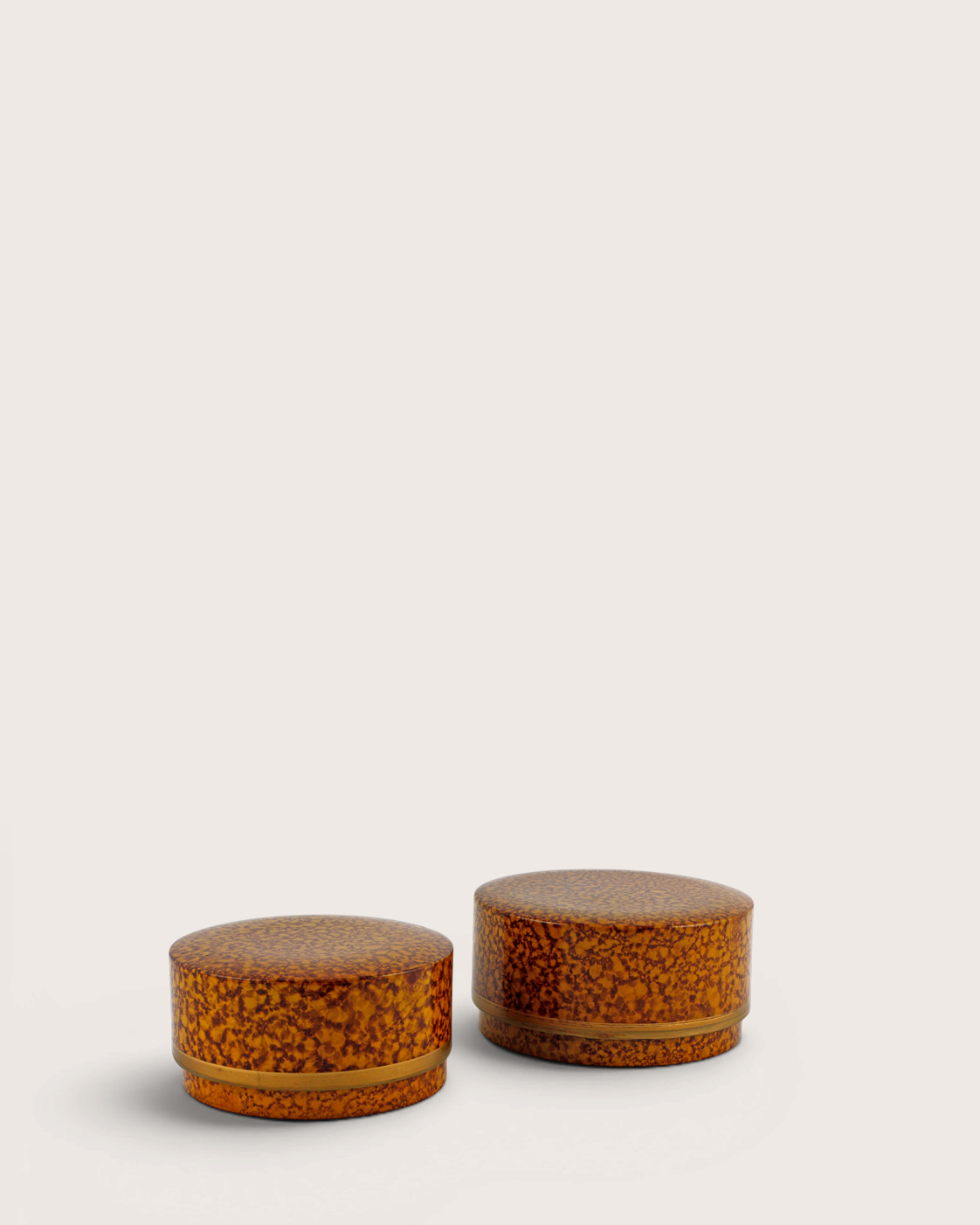 Paar Kara-nuri Lackdosen – Romani Furniture