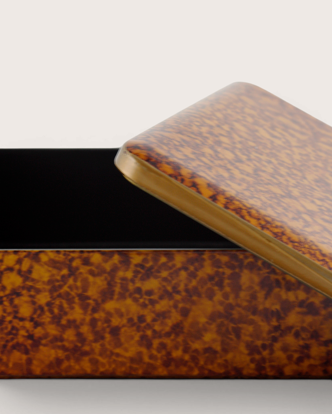 Kara-nuri Lacquer Box – Romani Furniture